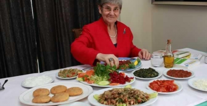 Bu doğal besinler bağışıklığı çelik gibi yapıyor! Prof. Dr. Canan Karatay liste verdi, gribal hastalıklara karşı koruyor