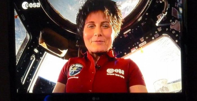 İtalyan astronottan uzayda lüzumsuz bir deneme!