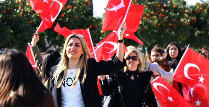 Adana'da 250 kadın Afrin'e gitmek için başvurdu