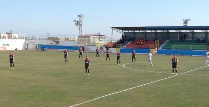 Amedsporlu futbolcular maça protestoyla başladı