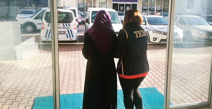Mavi listedeki kadın DEAŞ'lı terörist ikna edildi