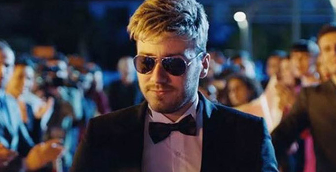 Enes Batur 1 milyon barajını aştı