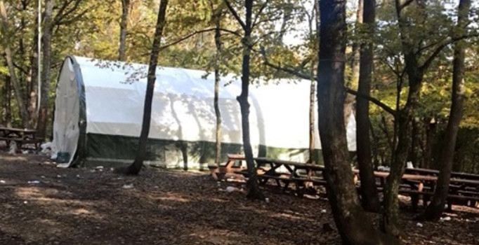 Sarıyer'de ormanlık alanda kumar çadırına baskın
