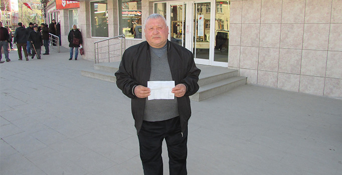 İki aylık emekli maaşını Mehmetcik’e bağışladı