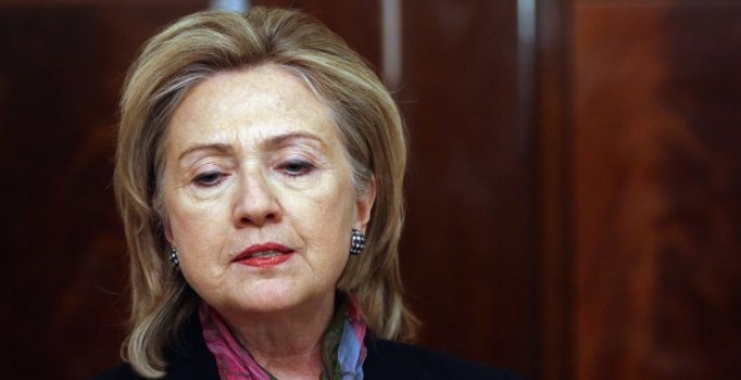 Hillary Clinton, New Hampshire'de bozguna uğradı