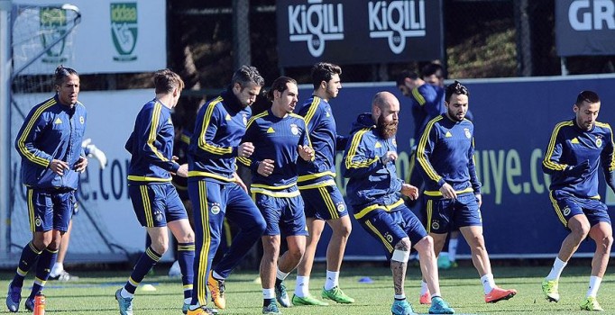 Fenerbahçe'de Van Persie takımla çalıştı