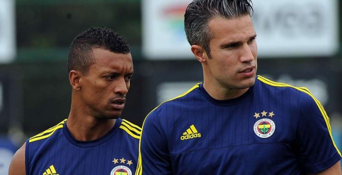 Fenerbahçe Van Persie'ye Çin'den gelen 22 milyon euro'luk teklifi reddetti