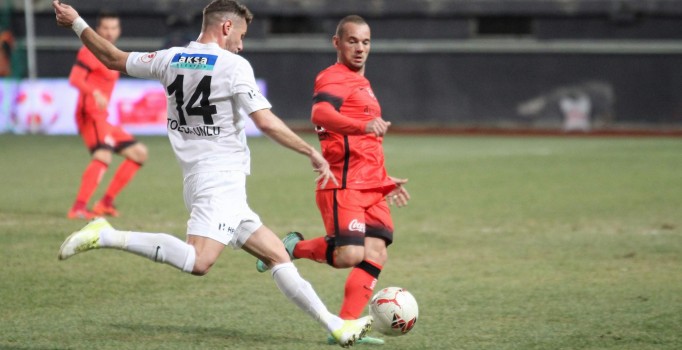 Sneijder'den sert müdahale