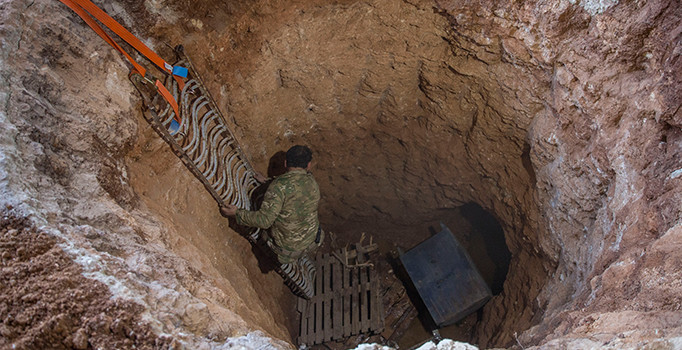 Afrin'de teröristlerin gizlendiği bir tünel daha bulundu