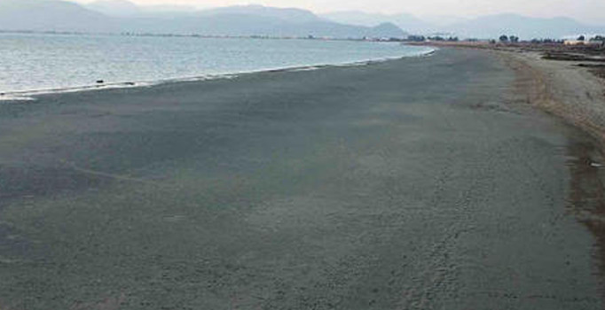 Yunanistan'da deniz gözlerden kayboldu!