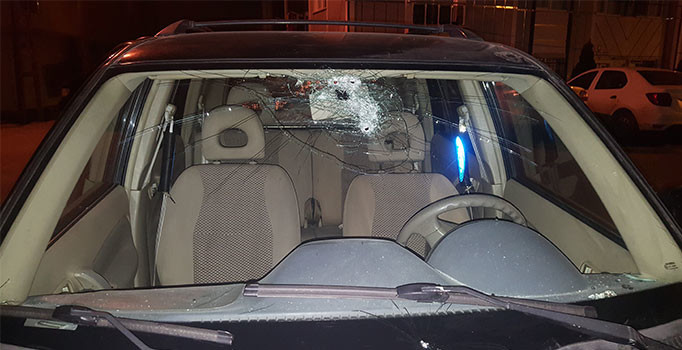 Pendik’te iş adamının aracına kurşun yağmuru