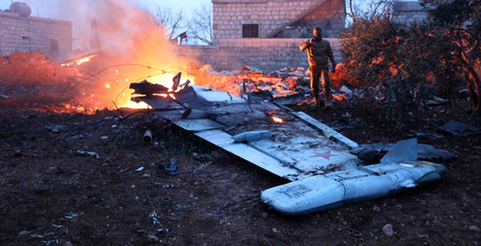 Suriyeli muhalifler Rus uçağını düşürdü! Pilot hayatını kaybetti