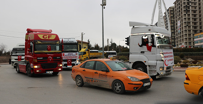 Şoförlerden Afrin'e destek konvoyu