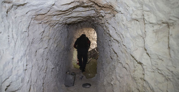 Burseya Dağı'ndaki terk edilmiş hendekler temizleniyor