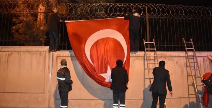 Şehit teğmen Muhammed Cihangir Çubukçu'nun baba ocağına ateş düştü | İzmir haberleri