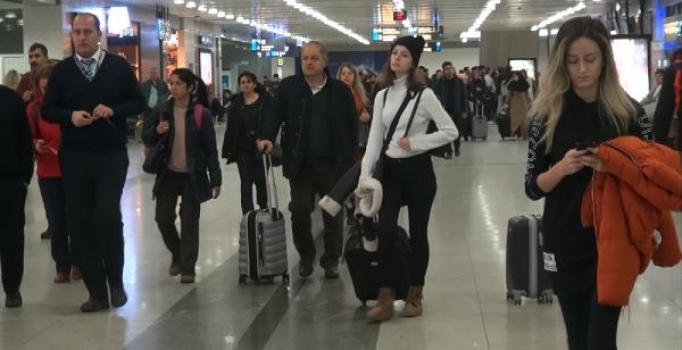 Sömestr tatilinin bitmesiyle Sabiha Gökçen Havalimanı’nda yoğunluk oluştu