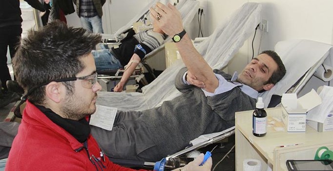 Kızılay Hakkari’de kan bağışı kampanyası başlattı