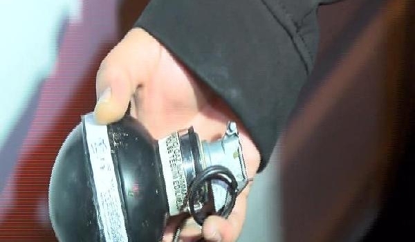 Topkapı'da SMOKE adı verilen gaz bombası kapsülü bulundu