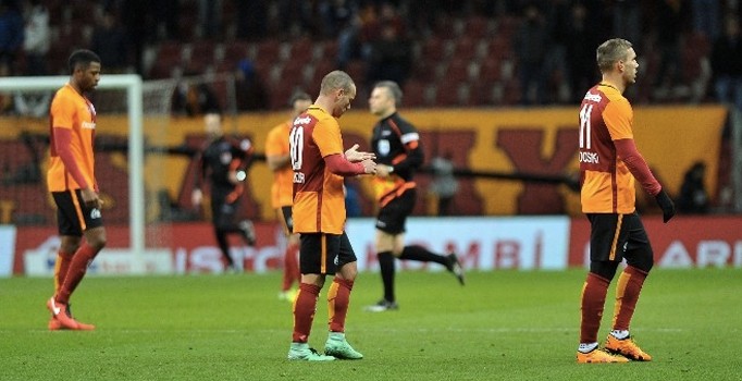 Galatasaraylı futbolcular primi unuttu