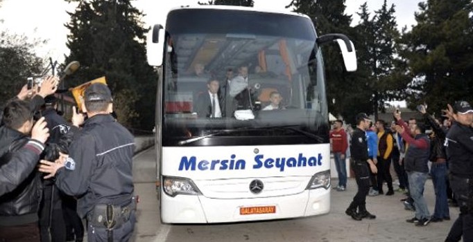 Galatasaray kafilesi Adana'ya geldi
