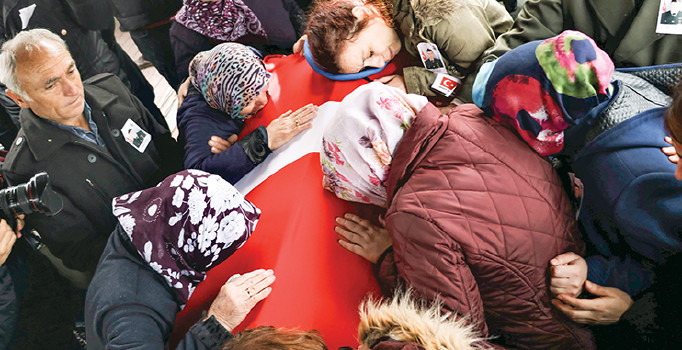 Türkiye şehitlerini bağrına bastı