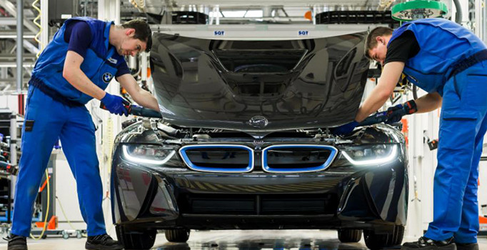 Otomobili almak sizden ona bakmak bizden