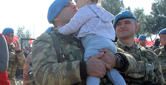 Siirt'te Afrin operasyonuna giden Komandolar, zılgıtlar ile uğurlandı