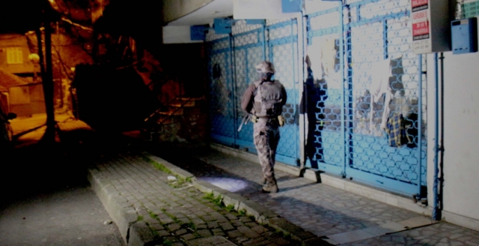 İstanbul'da zehir tacirlerine eş zamanlı operasyonu