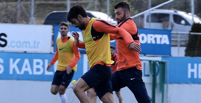 Trabzonsporlu futbolcu Muhammet Demir antrenmanda sakatlandı