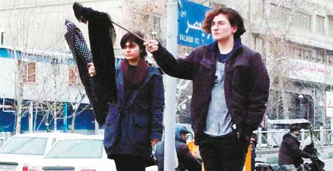 İran’da başörtüsü krizi büyüyor