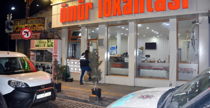 Tartıştığı garsona kurşun yağdırdı