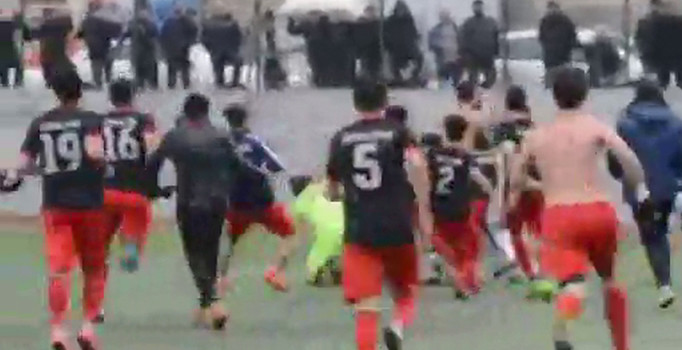 İstinyespor ile Bahçelievler maçında kavga | Video