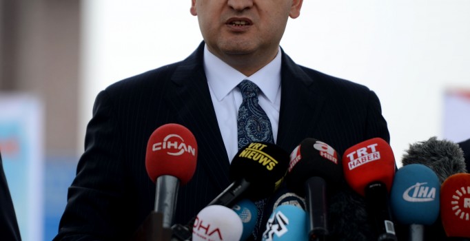 Akdoğan: Yeni göçmen dalgası Avrupa'yı vurur