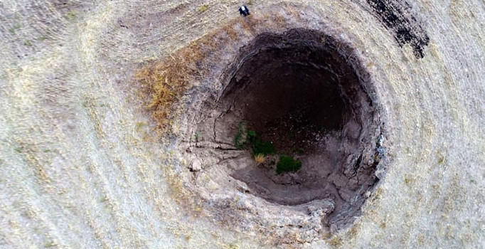 Konya'da yer yarıldı yeni obruk oluştu