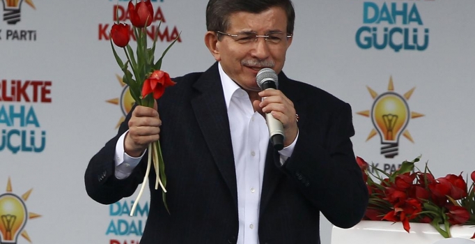 Davutoğlu: HDP yol ayrımında, ya silah ya siyaset...