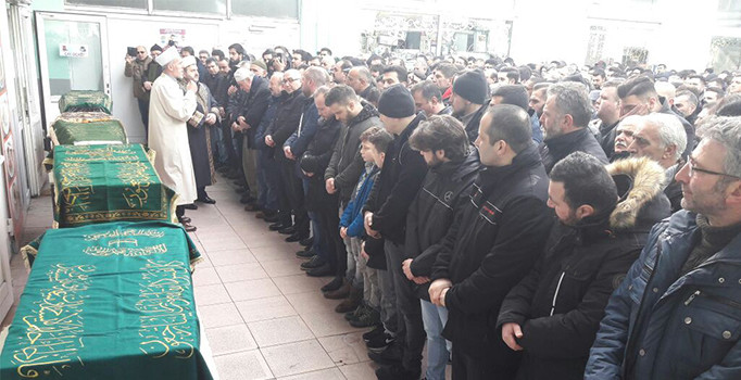 Almanya'da evinde ölü bulunan Türk ailenin cenazeleri Türkiye'ye gönderildi