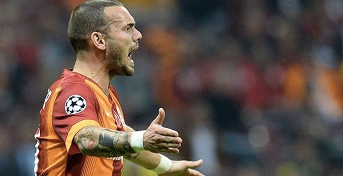 Wesley Sneijder, Selçuk'a sinirlendi ve çıktı
