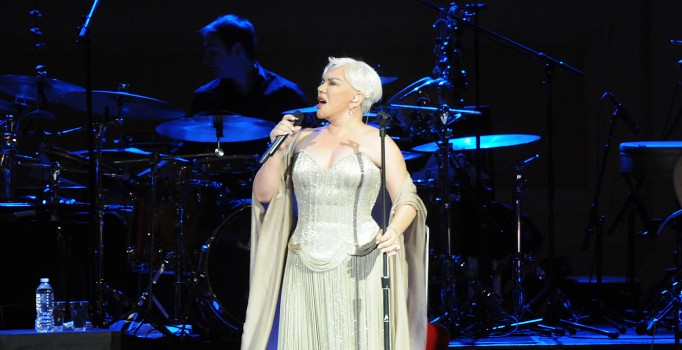 Sezen Aksu: Şarkı söylemeye devam edeceğim