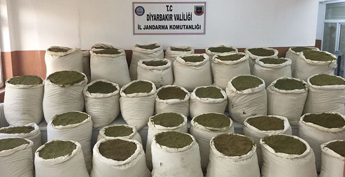Diyarbakır'da 3 ton esrar ele geçirildi