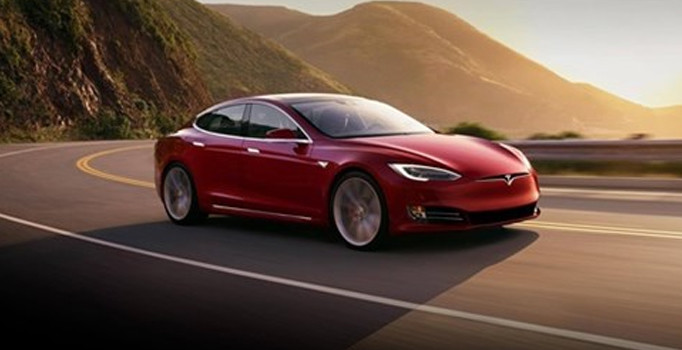 Dün uzaya giden Tesla'dan rekor zarar