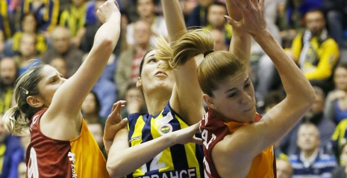 Fenerbahçe evinde Galatasaray'ı 75-62 yendi