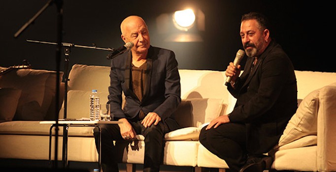 Mahzar Alanson konserinde Okan Bayülgen, Cem Yılmaz'ı görmemezlikten geldi