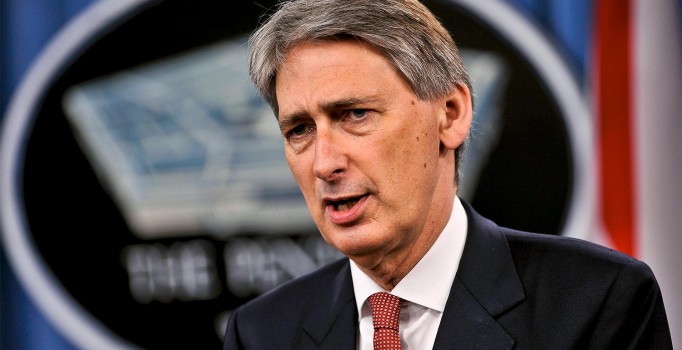Hammond: Rusya Halep'te halı bombardımanı taktiği uyguluyor