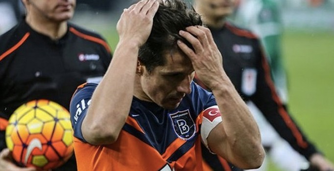 Emre Belözoğlu'na küfürlü tepki