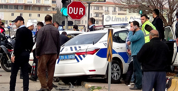 Kilis’te trafik kazası: 2’si polis 4 yaralı