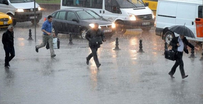 Meteoroloji uyardı! İstanbul'a sağanak yağış geliyor