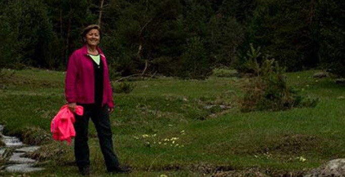 İzmir'de yalnız yaşayan kadın evinde boğazı kesilerek öldürüldü