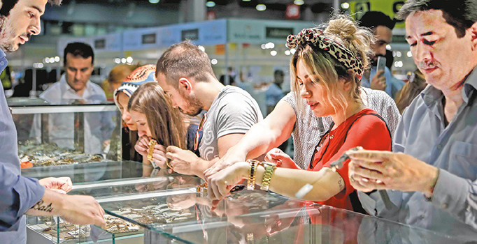 14 şubat sevgililer günü için 250 milyonluk harcama