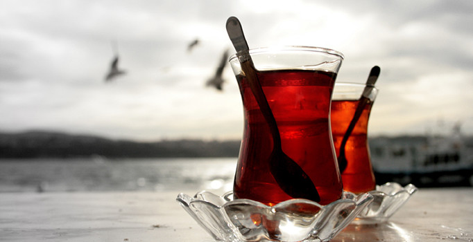 Sıcak çay ve sigara kanser riskini arttırıyor