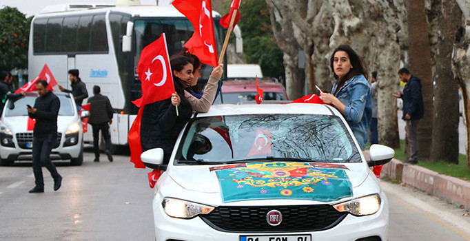 Adana'da Mehmetçiğe destek konvoyu